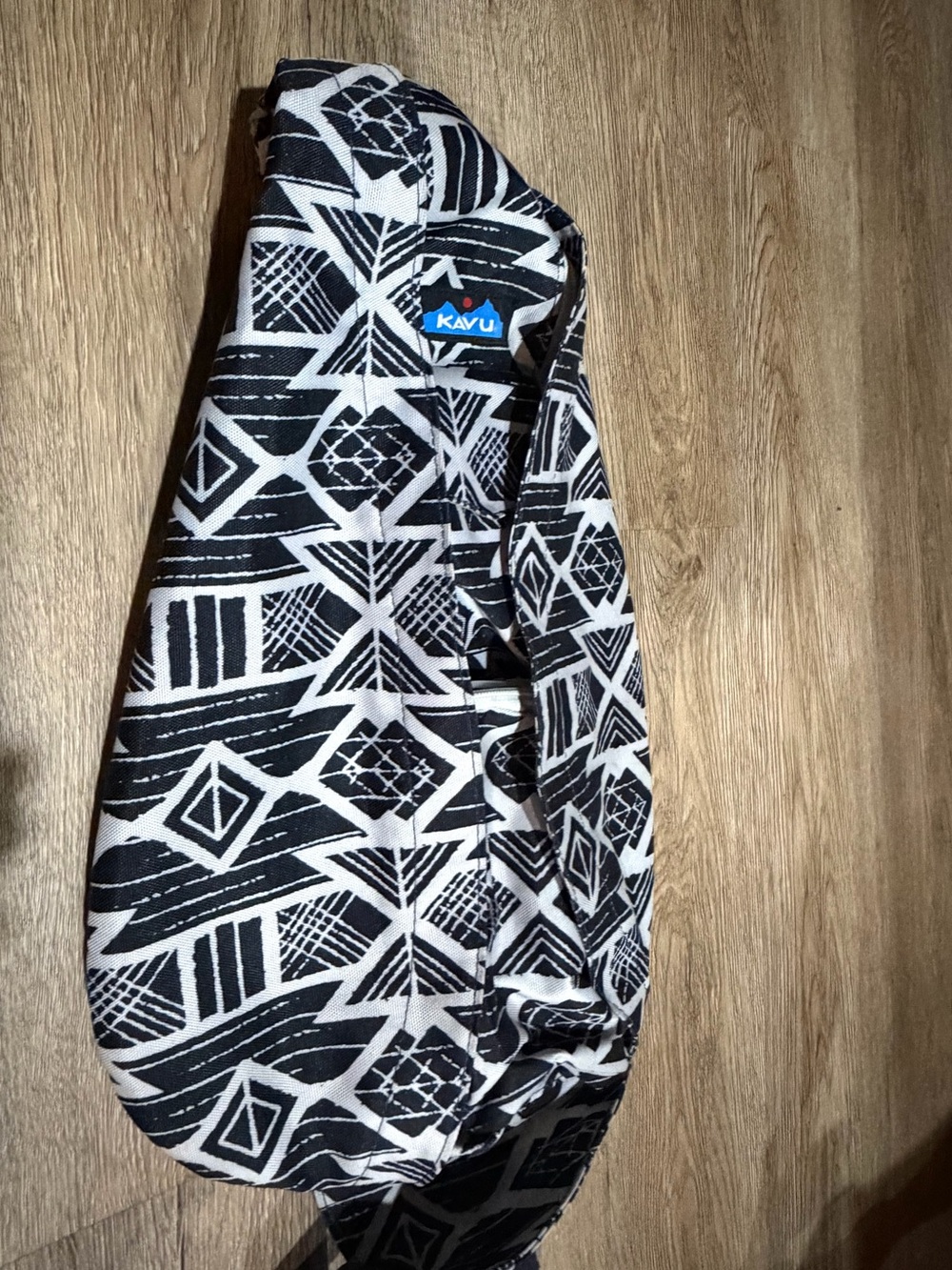 Kavu Black and White Patterned Women's Sling Bag